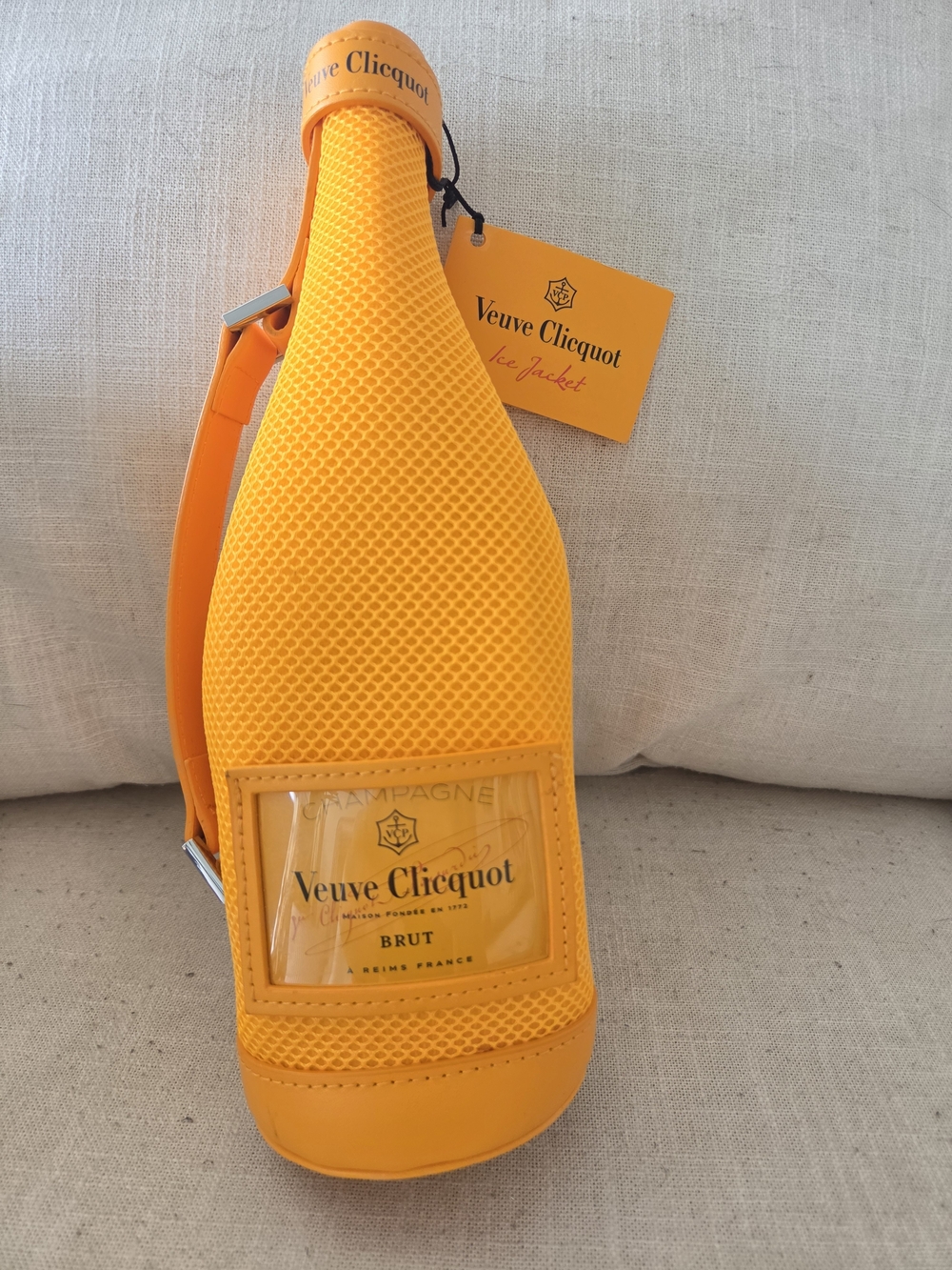 Veuve Clicquot Ice Jacket Insulated Champagne Bottle Cooler Sleeve Bag 750ML